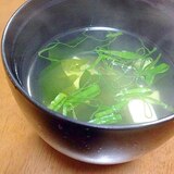 白だしでわかめと豆腐のお吸い物